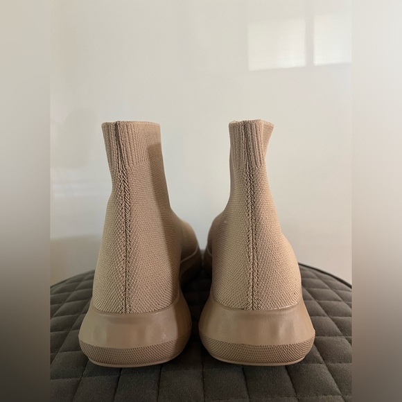 Luca Ferri stretchy sock style sneakers-color sand-size 7 US-new, never worn - Picture 5 of 9